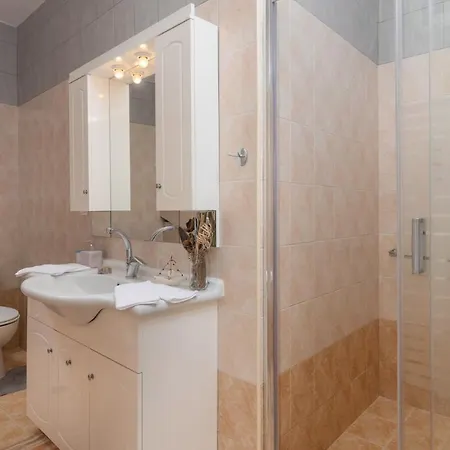 Zanart Maisonette Ii Trypití